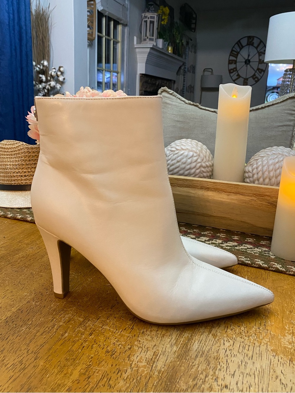 Nine West White Stiletto Ankle Booties… size 9.5